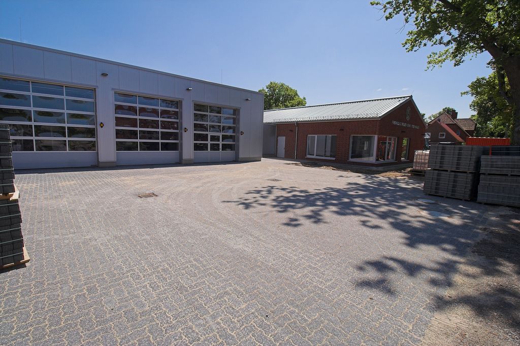 Das Feuerwehrgerätehaus Otternhagen in der Seitenansicht.