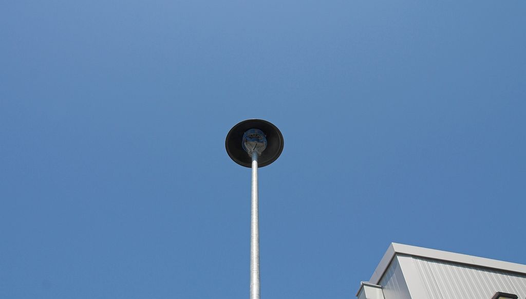 Das Foto zeigt unsere Sirene vom alten Feuerwehrgerätehaus am neuen Standort fertig montiert und einsatzbereit.